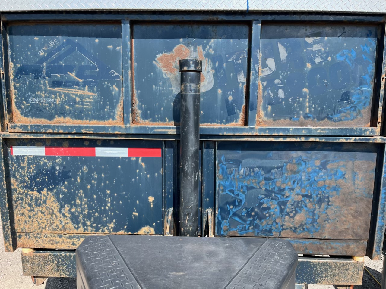 Équipement avant dérouillage — rouille et oxydation avancée